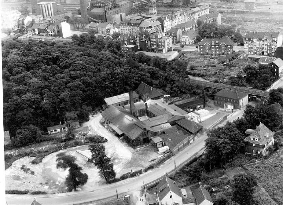 Hintergrund Hasper Hütte - Vordergrund Harkort’sche Fabrik (1960) mit Schlebusch-Harkorter Kohlenbahn Hintergrund Hasper Hütte - Vordergrund Harkort’sche Fabrik (1960) mit Schlebusch-Harkorter Kohlenbahn